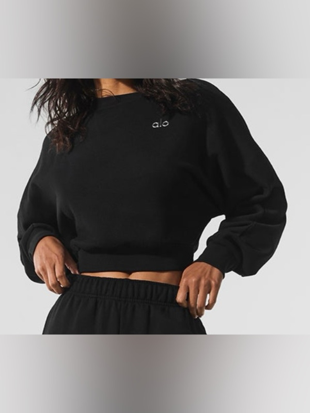 Alo yoga black cropped accolade crewneck sweatshirt